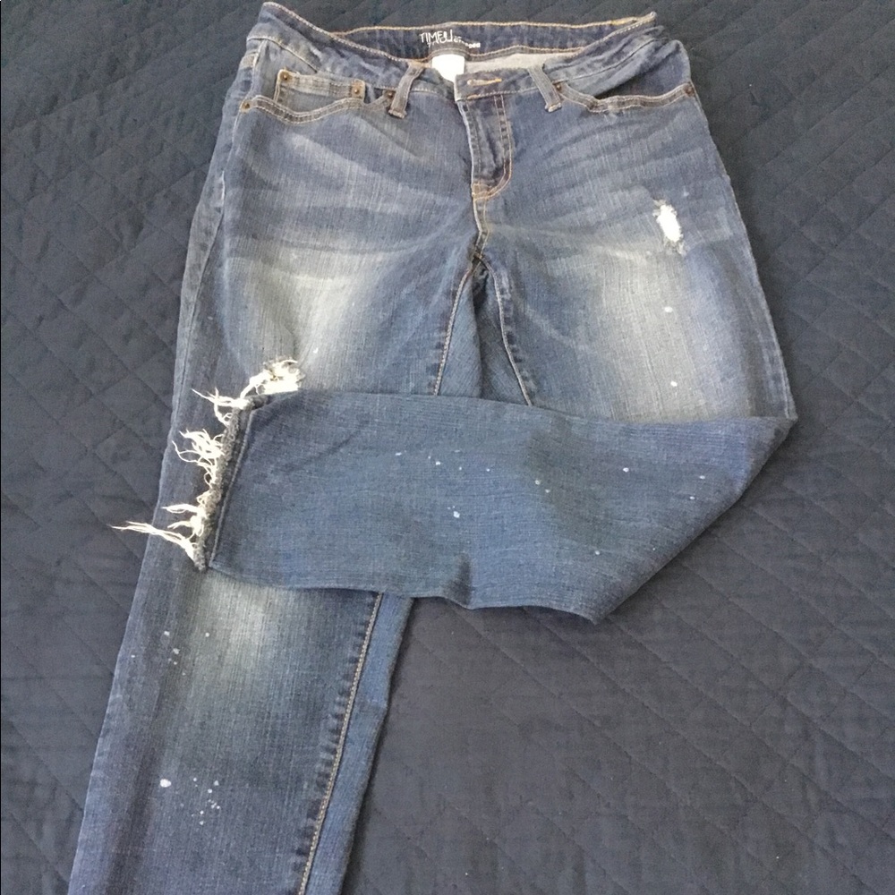 Time and Tru Distressed Cropped Denim